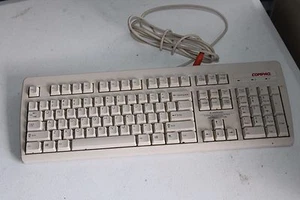 Compaq 166516-001 Wired PS2 Standard Qwerty Keyboard White - Picture 1 of 3