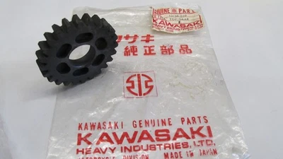 Nuevo de Lote Antiguo Kawasaki 1973-75 F11 F11M Eje de Transmisión Engranaje Superior 13136-039 Foto 1 de 2