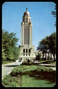 Postcard The Nebraska State Capitol Building, Lincoln, Nebraska - Picture 1 of 2