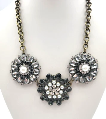 Collar Distintivo Flor Perla Imitación Diamantes de Imitación Tono Bronce Gris Floral Transparente Foto 1 de 4