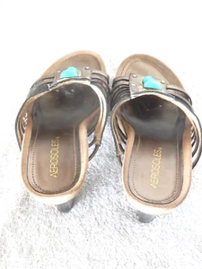 Aerosoles Damen-Heels Größe 7 bronzefarben mit künstlichen türkisfarbenen Steinen auf der Vorderseite - Bild 1 von 6