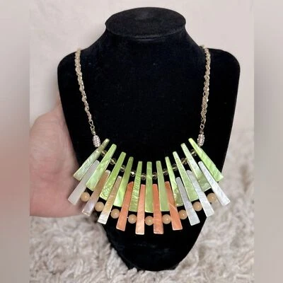 Collar enchapado en oro madreperla con diamantes de imitación de cuentas de vidrio Anthropologie vintage Foto 1 de 3