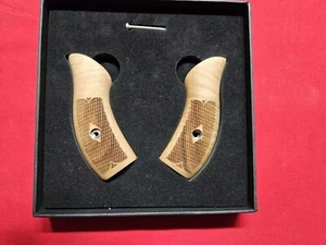 Checkered S&W "J" Frame Round Butt Grips W/Screw. Minor Fitting May Be Required. - Picture 1 of 5