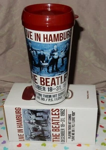 NUEVO EN CAJA EN VIVO EN HAMBURGO LOS BEATLES TAZA DE VIAJE MERCANCÍA OFICIAL - Imagen 1 de 8