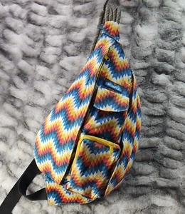 Bolso de cabestrillo de cuerda Kavu bolso mochila azteca a rayas multicolor zigzag - Imagen 1 de 17