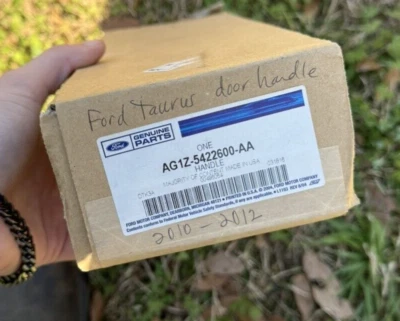 Дверная ручка AG1Z-5422600-AA Ford Taurus 2010-2012 новая из старых запасов подлинная - Изображение 1 из 2