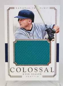 2017 Panini Tesori Nazionali Materiali Colossali Kyle Seager 64/99 Mariners - Foto 1 di 2