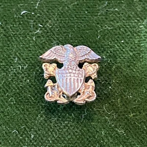 Original WWII US Navy Officer's Overseas Cap Badge Vanguard - Lot 436 - Picture 1 of 2