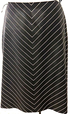 Falda OSCAR de la RENTA Negra Blanca Seda Talla 12 “V” Rayas Línea A Rayas Foto 1 de 4