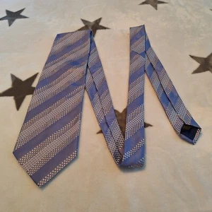 Bugatchi Uomo Mens Neck Tie Blue White Striped Pattern 100% Silk Made In Italy - Picture 1 of 10