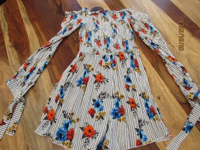 Rue 21 nuevo sin etiquetas talla juniors mameluco corto grande a rayas estampado floral fuera del hombro Foto 1 de 4