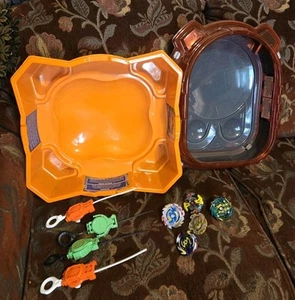 Beyblade Lote 2 Estadios 5 Beyblades 4 Lanzadores - Imagen 1 de 9