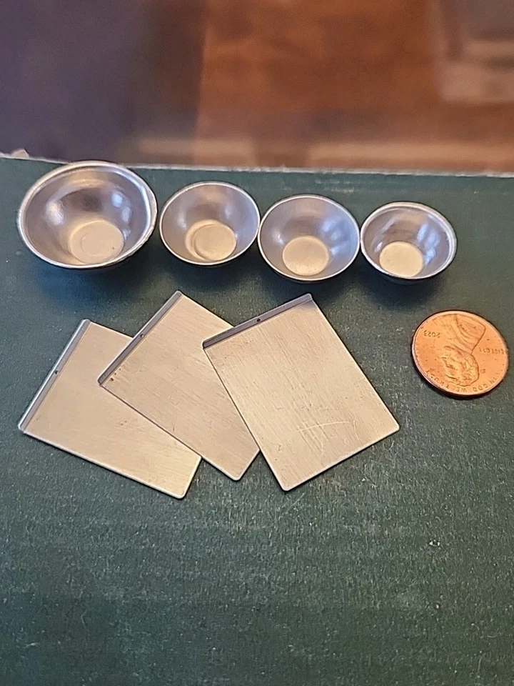 Lote de utensilios para hornear T&E Brownawell vintage escala 1:12 - hojas para hornear y cuencos mezcladores Foto 1 de 4