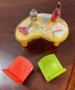 2005 Kelly Dollhouse Mattel accessories Toys Art Table & 2 Chairs w/table VTG - Picture 1 of 18