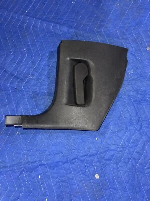 Volkswagen GTI MK6 2011 pestillo lateral del conductor palanca de liberación moldura de plástico $ Foto 1 de 2