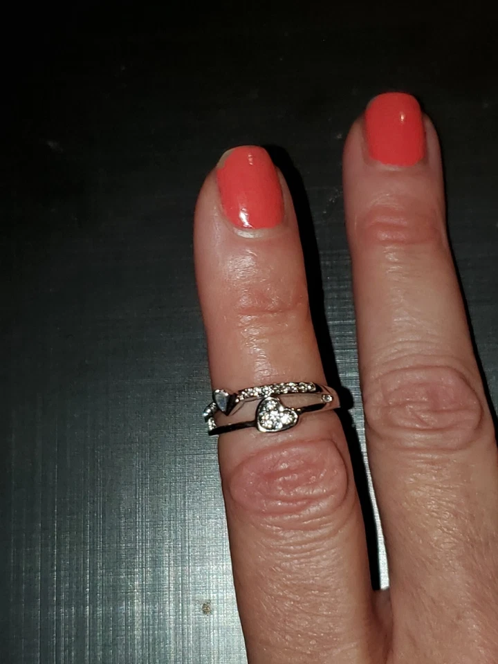 *LIQUIDACIÓN* Talla 6. Nuevo con etiquetas. Corazones Diamonique y piedras redondas. ESTIRABLE  Foto 1 de 1