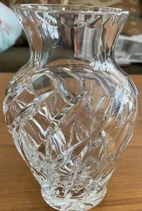 Crystal Vase 24% Lead From Poland Hand Cut Scalloped Beautiful Detail! 7X5 - Picture 1 of 5