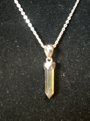 Colgante de cristal de labradorita de plata de ley con cadena de ley de 18 pulgadas Foto 1 de 4