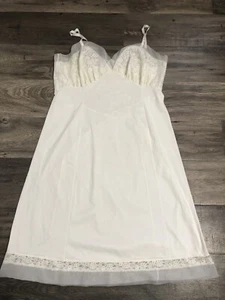 Sexy camisón vintage de encaje de nailon color crema Vanity Fair talla 40 - Imagen 1 de 3