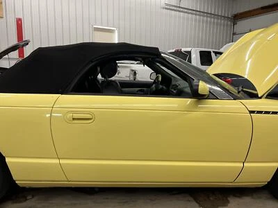 2002-2005 FORD THUNDERBIRD RIGHT FRONT DOOR PAINT CODE C5 INSPIRATION YELLOW - Image 1 of 4