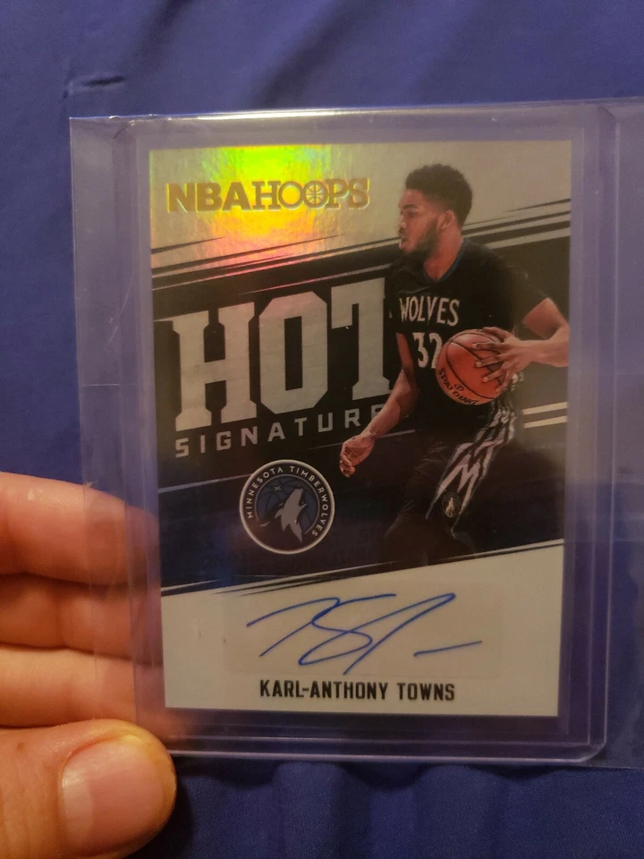 Karl  Anthony  Towns Signed Nba Panini Hopps 2017 2018 card - Image 1 of 2
