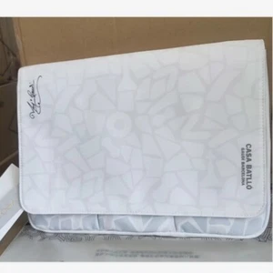 Lenovo YOGA Gaudi-Co-Branded Sleeve Liner Portable 14" Laptop Bag Case - White - Picture 1 of 7
