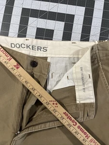Pantalone kaki Dockers D2 taglio dritto uomo 38x29 marrone 100% cotone punto costina -Nuovo - Foto 1 di 12