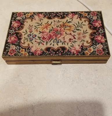 Estuche rígido vintage negro floral pequeño maquillaje cigarrillo latón? Foto 1 de 4