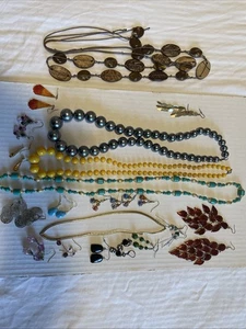 Trödel Schublade Schmuck Vintage bis jetzt, Gürtel, Ohrringe, Halsketten - Bild 1 von 18