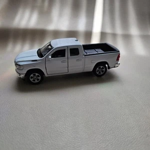 Welly - 3" Scale Model 2019 Ram 1500 White (BBWE52396DW) - Picture 1 of 9