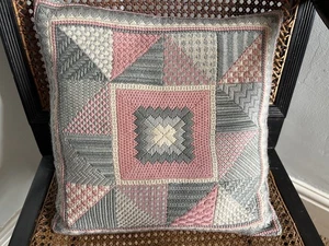 VINTAGE rosa/grau Muster Nadelspitze Gobelin Kissen 35x35cm 14" Landhaus - Bild 1 von 14