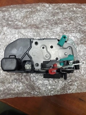03-10 Actuador de bloqueo del lado del conductor trasero izquierdo Dodge Ram 1500, 2500, 3500, 4500, 5500 Foto 1 de 3