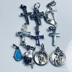 Lotto ciondoli argento sterling simpatici minimal petite croce Maria Santa religiosa - Foto 1 di 3