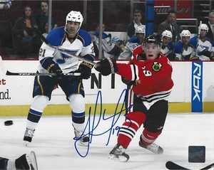 Jonathan Toews-Chicago Blackhawks-Foto de hockey autografiada 8 x 10-FRAMEWORTH - Imagen 1 de 2