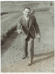 1930 Vintage Photo welterweight boxer Jimmy McLarnin throw horseshoes Orangeburg - Picture 1 of 2