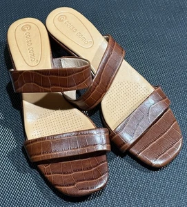 Corso Como SZ 8.5 M Women’s Brown Croc Pattern Leather Slip On Strapy Sandals - Picture 1 of 4