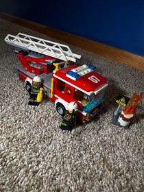 LEGO CITY: Fire Ladder Truck (60107) with instructions