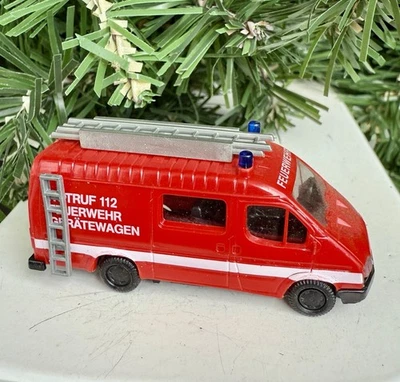 Praline Revell Ford Transit Service Firefighter llamada de emergencia 112 bomberos departamento de bomberos Foto 1 de 4