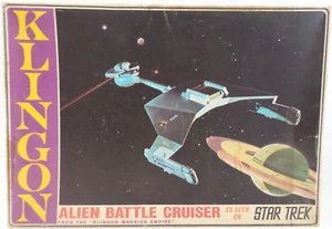STAR TREK : KLINGON BATTLE CRUISER MODEL KIT MADE BY AURORA CIRCA 1972 - Picture 1 of 9