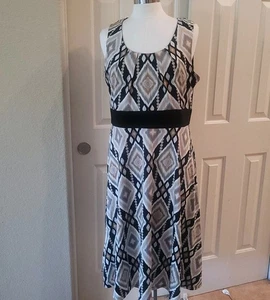 Dressbarn Women's Size 16 Sleeveless A-LIne Dress Printed Beige Black Stretch - Picture 1 of 12