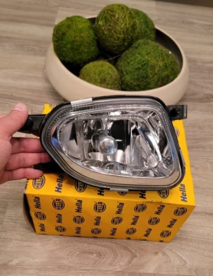New HELLA 2003-2004 Mercedes-Benz W211 E320 E500 Front Right Fog Light 008275041 - Image 1 of 4