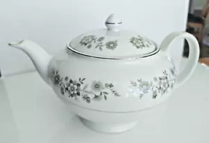 1960’s Vintage Johnson Bros Snowhite Meadowvale Green Floral Teapot 6 Cup - Picture 1 of 13