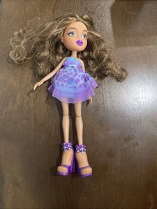 Muñeca MGA Entertainment Bratz Metallic Madness Yasmin Ropa y Zapatos Originales - Imagen 1 de 22