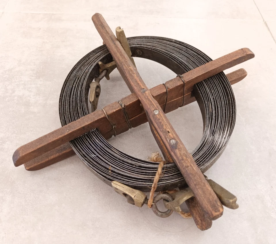 Instrument de mesure / Décamètre ancien - Photo 1/4
