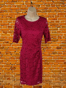 WOMENS M&CO UK 10 DARK PINK SHORT SLEEVE RUCHED LACE OVERLAY BODYCON MIDI DRESS - Picture 1 of 5