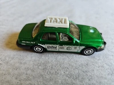 2010 Matchbox '06 FORD CROWN VICTORIA Green 68/100 LOOSE City Action  - Image 1 of 4