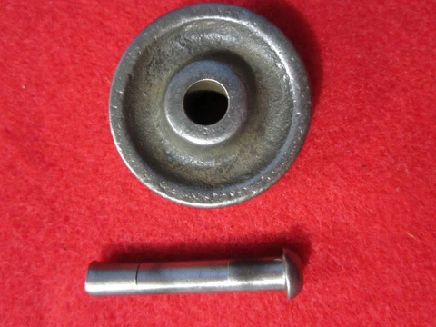 1 VINTAGE SINGER TREADLE SEWING MACHINE FRAME WHEEL AND AXLE LATER VERSION Cover