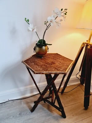 Antigua mesa de bambú victoriana piel de leopardo caine octogonal mimbre trípode soporte  Foto 1 de 4