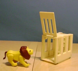 Vintage Fisher Price Play Family Little People Safari Lion & Cage Hong Kong - Picture 1 of 6