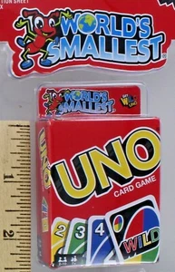 Muñeca de juguete de juego de cartas UNO más pequeña del mundo mini miniatura NUEVO escritorio retro - Imagen 1 de 11